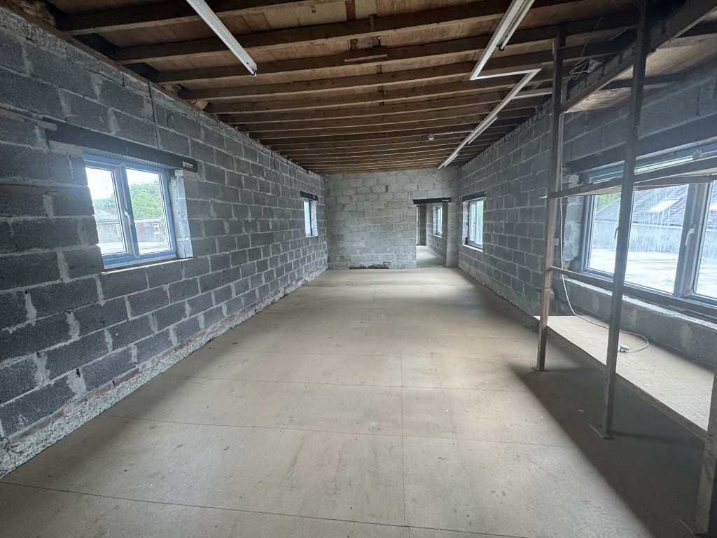 Lot: 18 - FOUR STOREY MIXED USE PROPERTY WITH POTENTIAL IN POPULAR TOWN CENTRE LOCATION - First floor room three